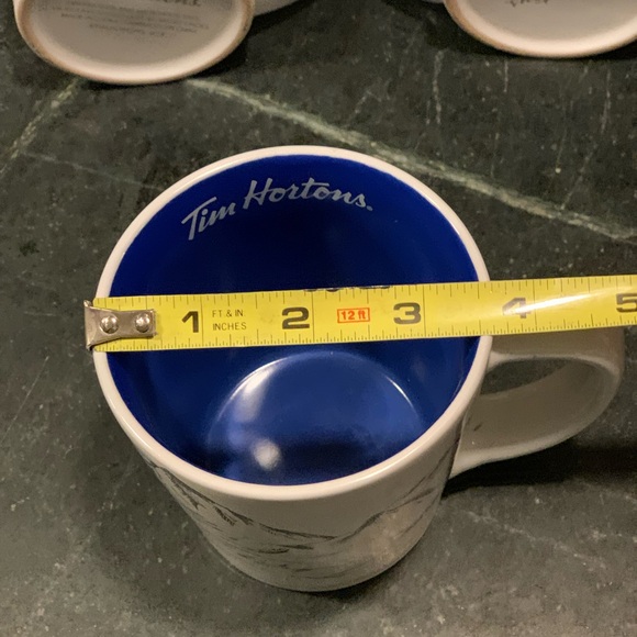 TIM HORTONS| 2018 Set of three themed mugs. - Picture 10 of 10
